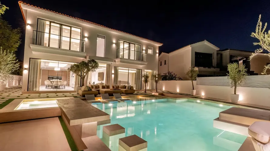 Villa de 6 dormitorios en Dubai, UAE No. 389