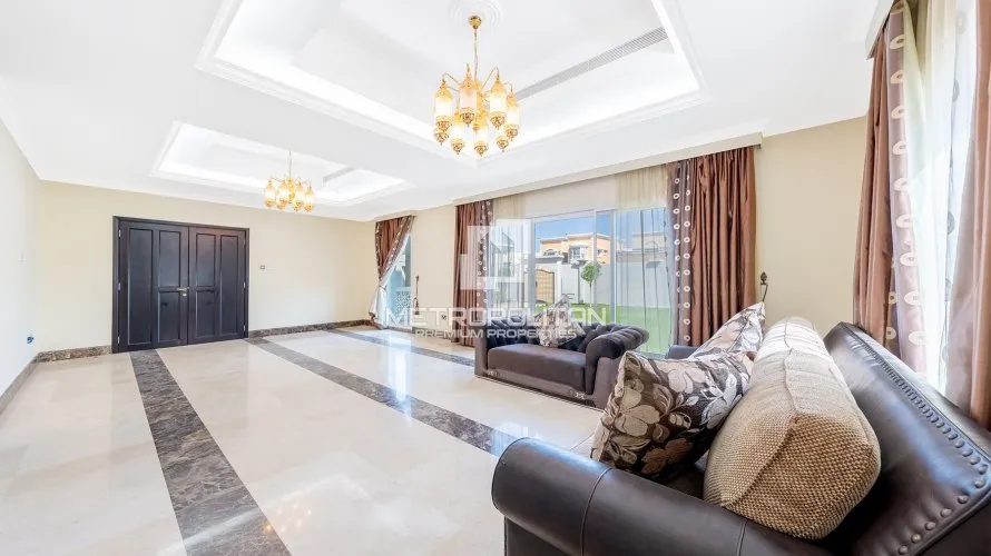 Villa de 6 dormitorios en Al Barsha, UAE No. 1634 № 3
