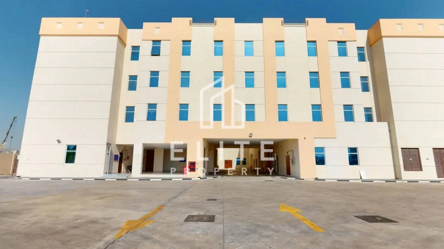 Campo de trabajo de 9944m² en Dubai, UAE No. 739 № 28