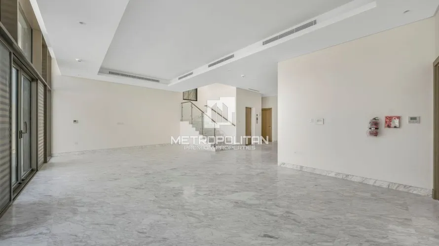 Villa de 4 dormitorios en District One, UAE No. 1558