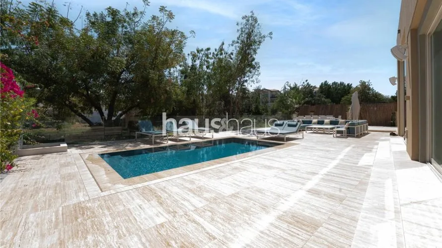 Villa de 4 dormitorios en Jumeirah Islands, UAE No. 868 № 9