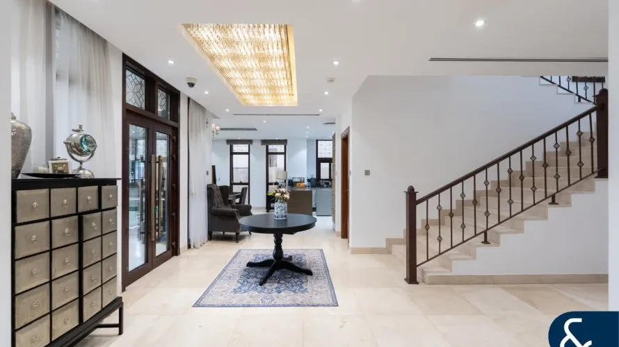 Villa de 4 dormitorios en Jumeirah Park Homes, UAE No. 1757 № 1