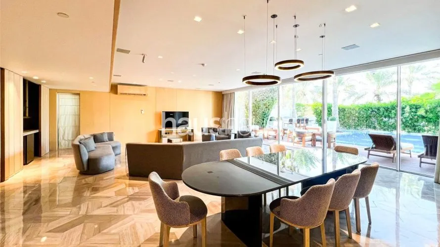 Villa de 5 dormitorios en FIVE Palm Jumeirah, UAE No. 951 № 1
