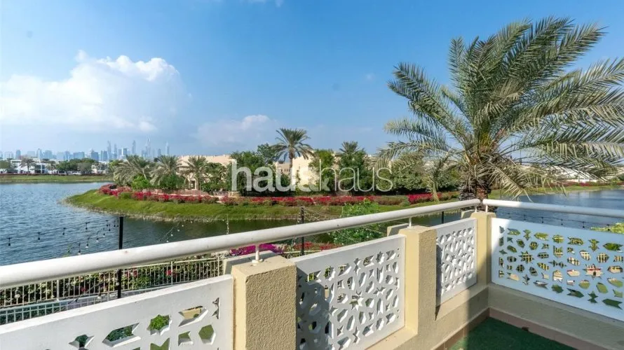 Villa de 6 dormitorios en Meadows, UAE No. 898