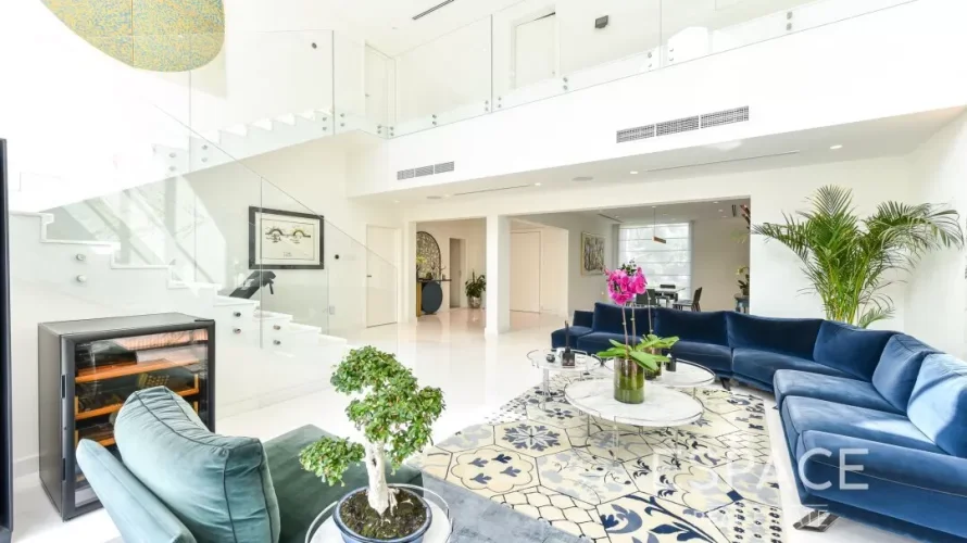 Villa de 4 dormitorios en Jumeirah Islands, UAE No. 1295 № 1