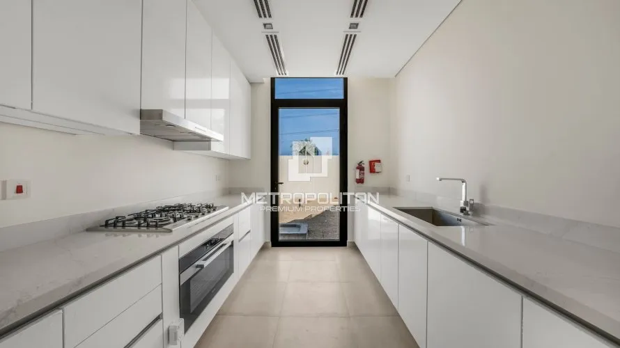 Villa de 4 dormitorios en District One, UAE No. 1558 № 2