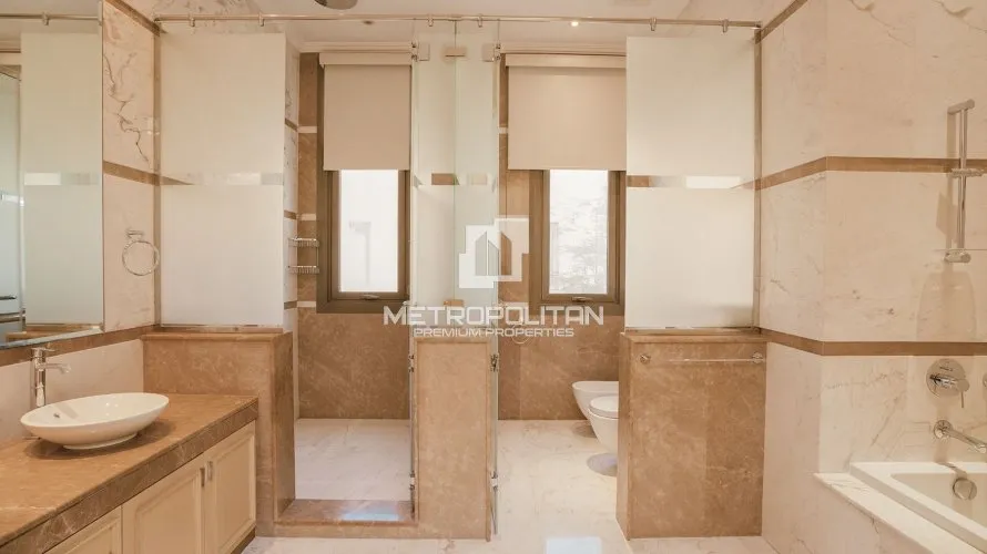 Villa de 6 dormitorios en Emirates Hills, UAE No. 525 № 11