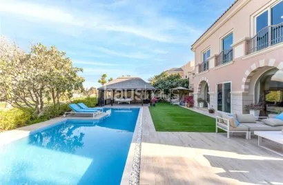 Villa de 5 dormitorios en Dubai Sports City, UAE No. 886