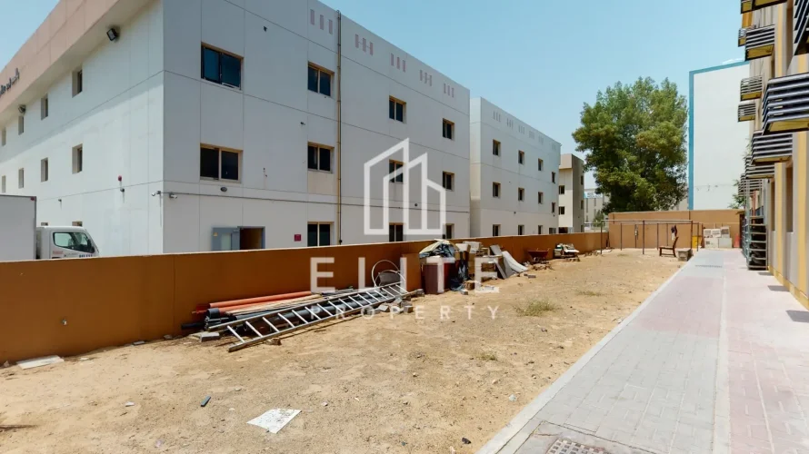 Campo de trabajo de 2850m² en Dubai Investment Park, UAE No. 733 № 8