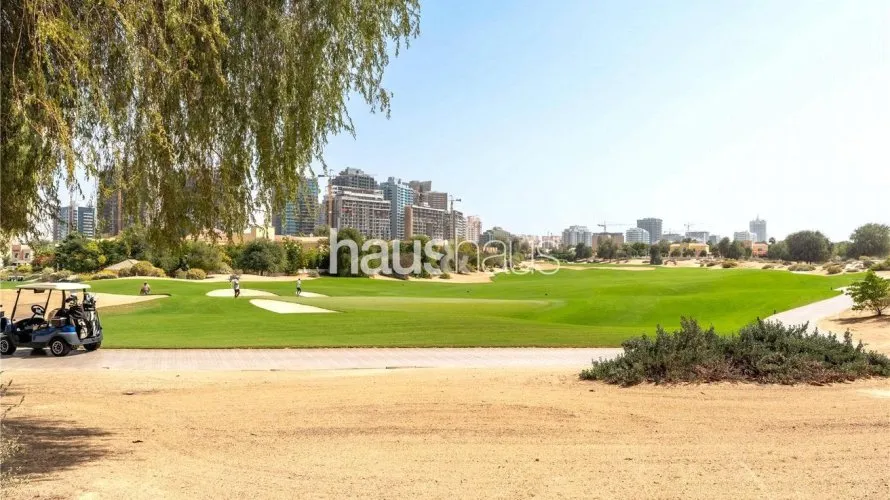 Villa de 5 dormitorios en Dubai Sports City, UAE No. 888 № 11