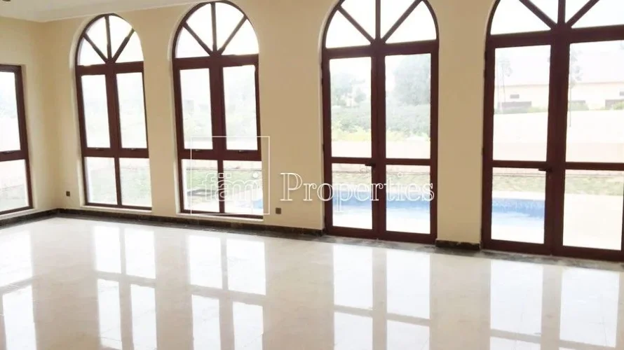 Villa de 6 dormitorios en Dubai, UAE No. 345 № 2