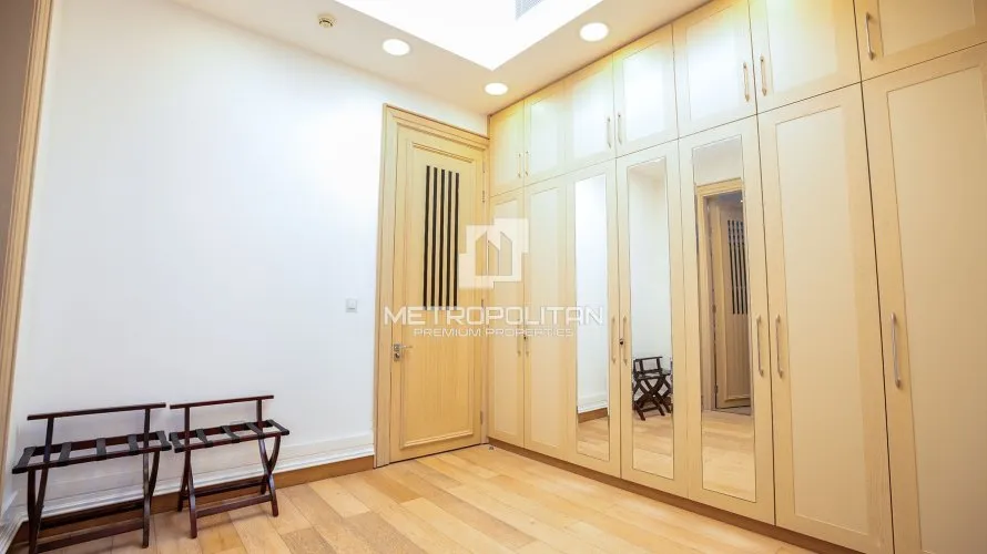 Villa de 6 dormitorios en Emirates Hills, UAE No. 525 № 21