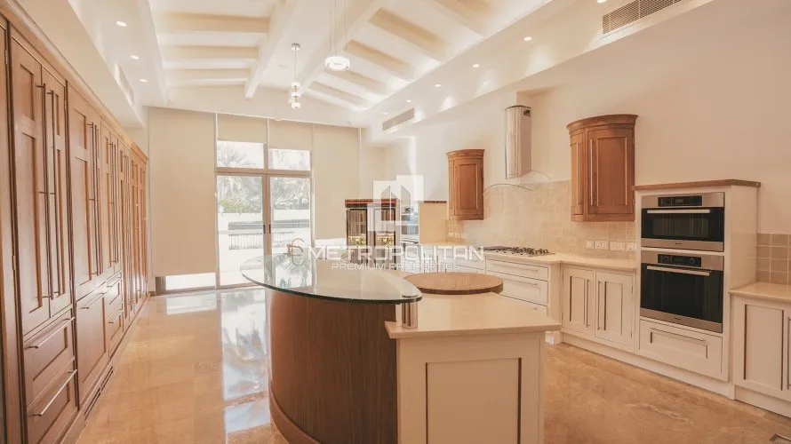 Villa de 6 dormitorios en Emirates Hills, UAE No. 525 № 24