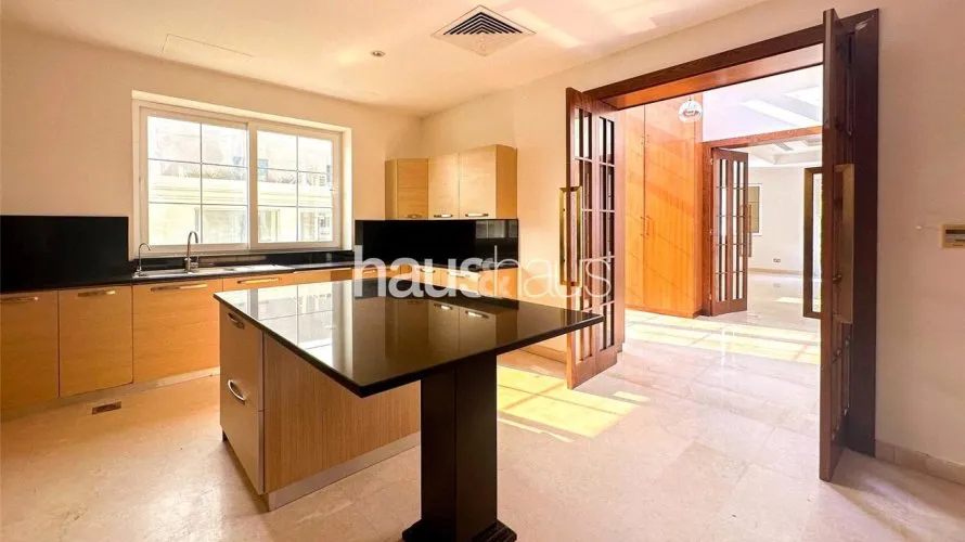 Villa de 6 dormitorios en Emirates Hills, UAE No. 907 № 26