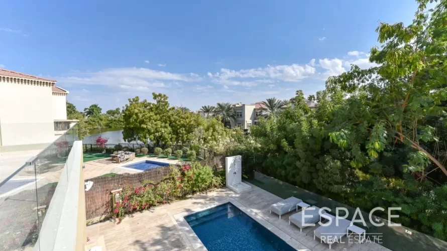 Villa de 4 dormitorios en Jumeirah Islands, UAE No. 1295 № 11