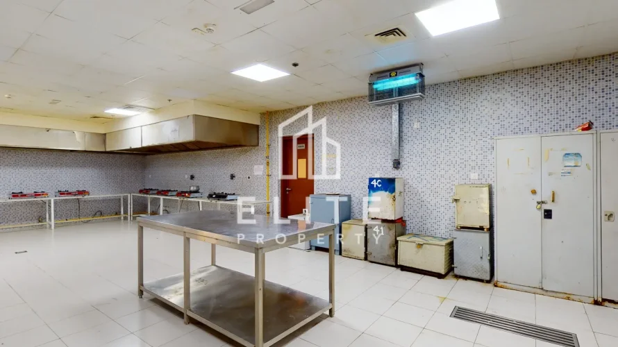 Campo de trabajo de 9944m² en Dubai, UAE No. 739 № 9