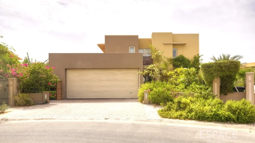 Villa de 5 dormitorios en Saheel, UAE No. 2618