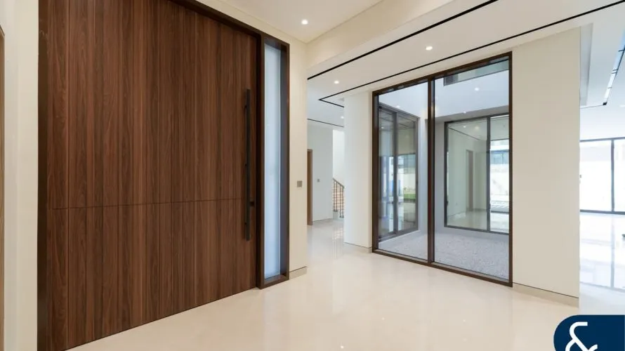 Villa de 5 dormitorios en Jumeirah Park Homes, UAE No. 2267 № 1