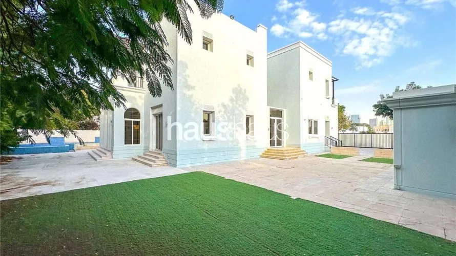 Villa de 6 dormitorios en Emirates Hills, UAE No. 907 № 2