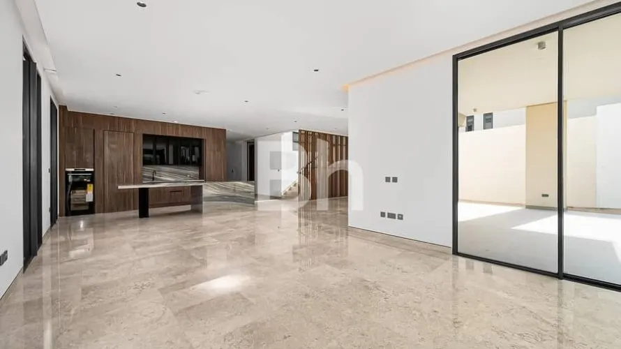 Villa de 5 dormitorios en Tilal Al Ghaf, UAE No. 1178