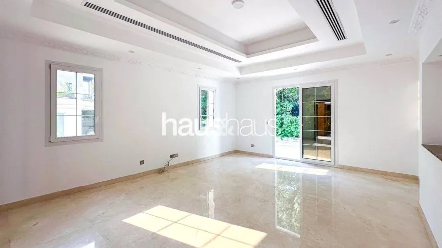Villa de 6 dormitorios en Emirates Hills, UAE No. 907 № 24