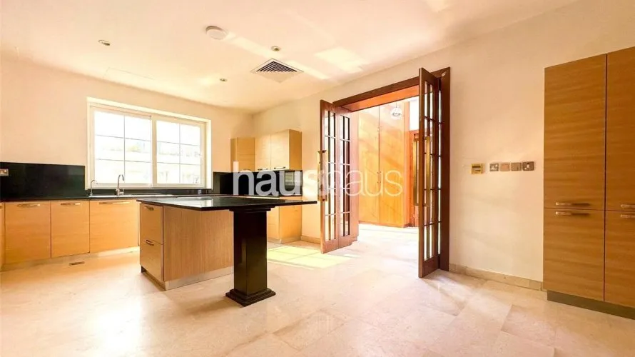 Villa de 6 dormitorios en Emirates Hills, UAE No. 907 № 5