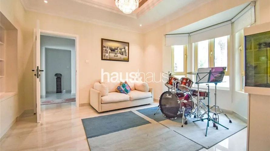 Villa de 4 dormitorios en Jumeirah Islands, UAE No. 880 № 5
