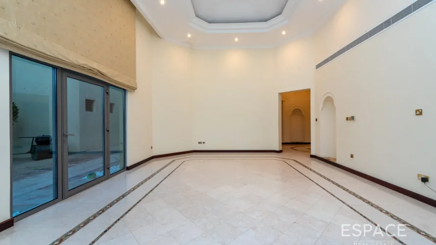 Villa de 4 dormitorios en Palm Jumeirah, UAE No. 1254 № 1