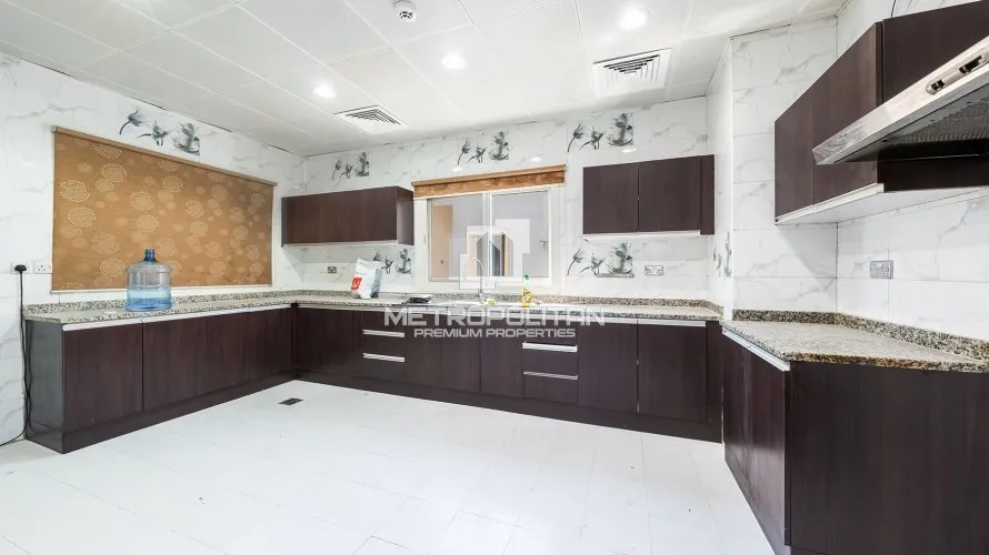 Villa de 6 dormitorios en Al Barsha, UAE No. 1634 № 9