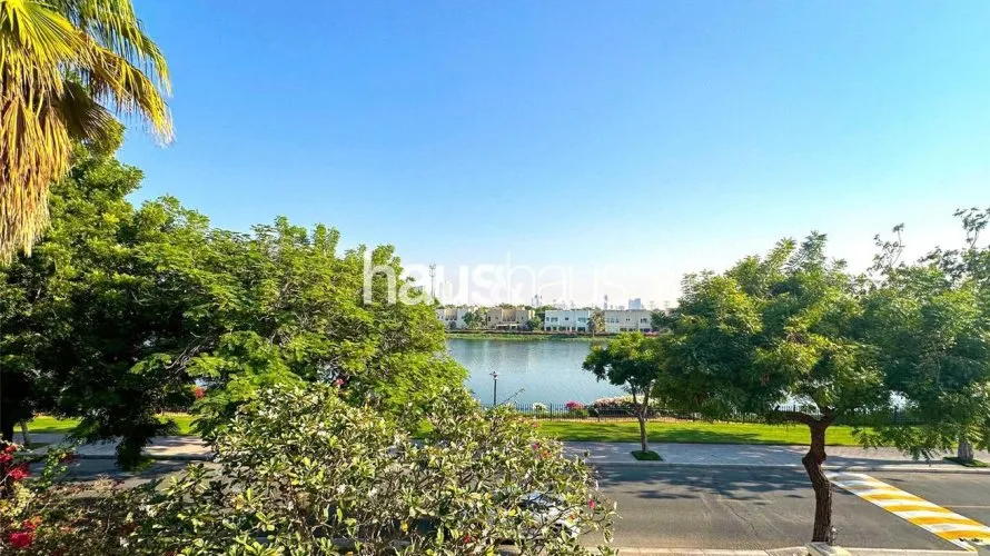 Villa de 6 dormitorios en Emirates Hills, UAE No. 907 № 3