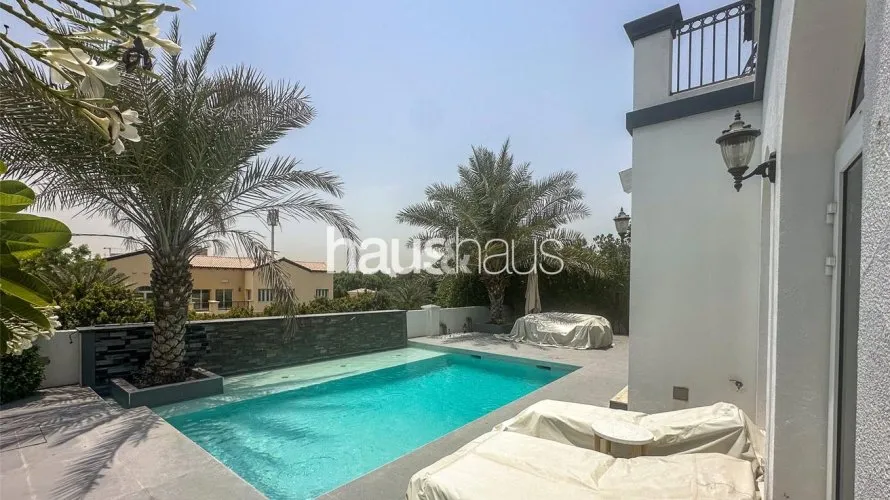 Villa de 4 dormitorios en Jumeirah Golf Estates, UAE No. 975