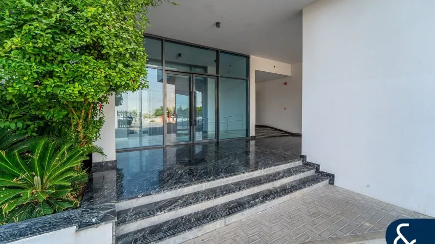 Edificio de 178 dormitorios en Dubai Investment Park, UAE No. 1685 № 2