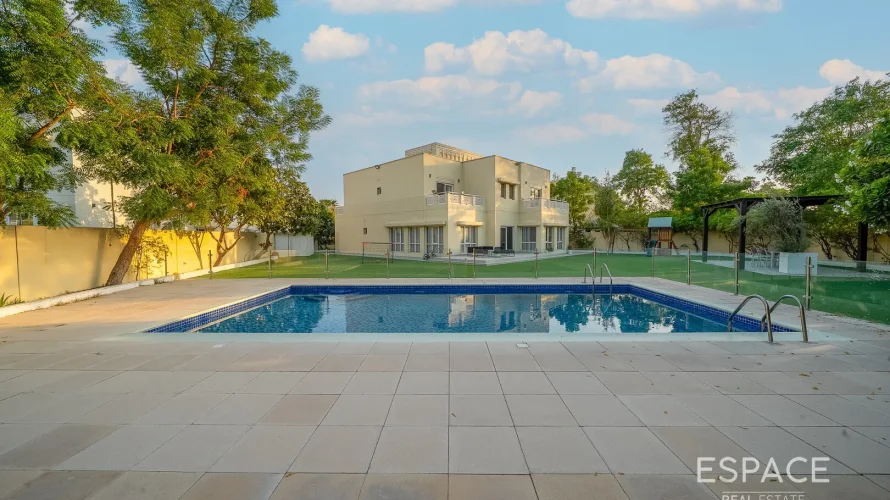 Villa de 6 dormitorios en Meadows, UAE No. 1258