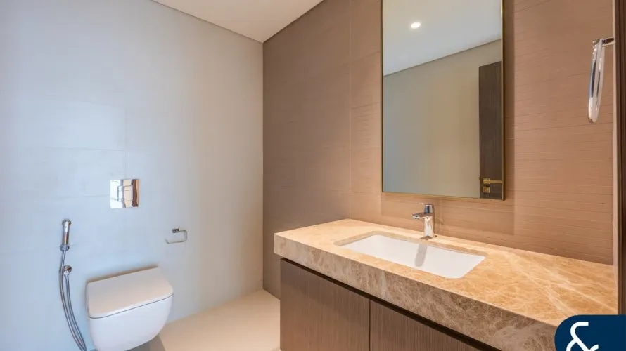 Apartamento de 5 dormitorios en EMAAR Beachfront, UAE No. 1694 № 7