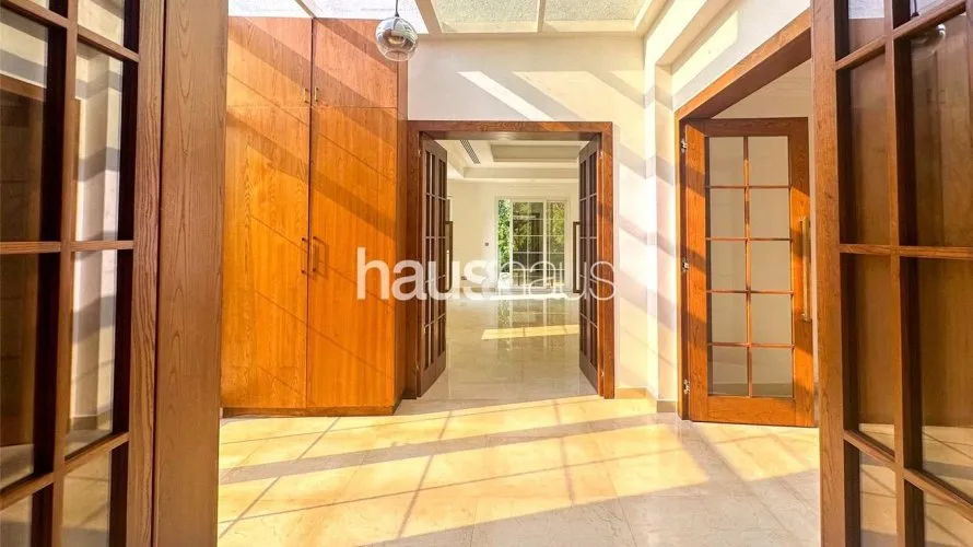 Villa de 6 dormitorios en Emirates Hills, UAE No. 907 № 8