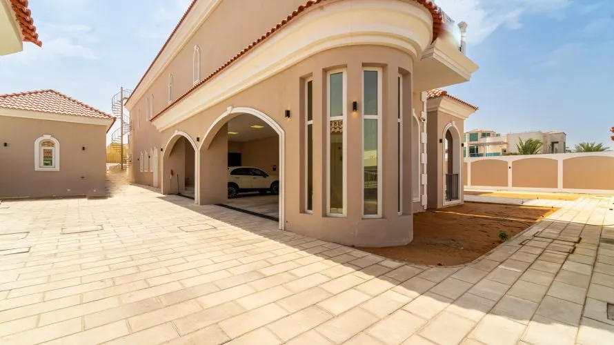 Villa de 6 dormitorios en Dubai, UAE No. 2181 № 1