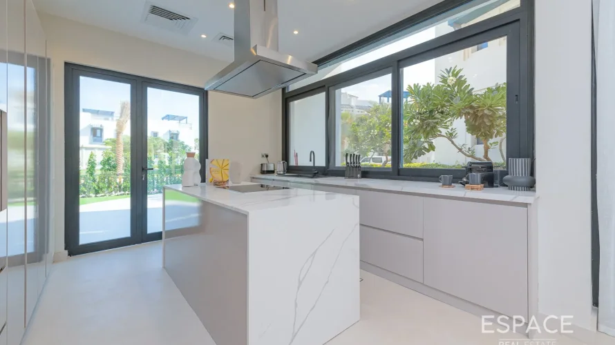 Adosado de 4 dormitorios en Palma Residences, UAE No. 1494 № 2