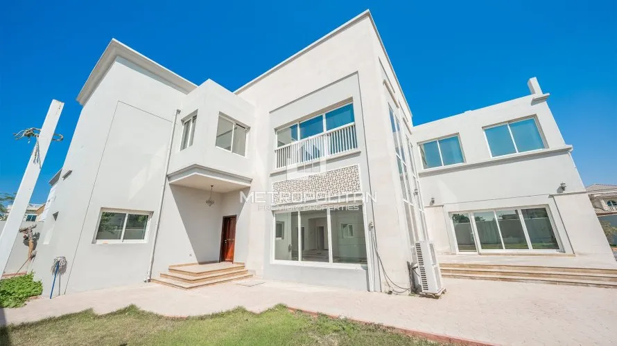 Villa de 6 dormitorios en Al Barsha, UAE No. 1634