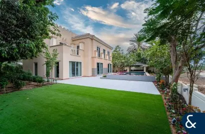 Villa de 5 dormitorios en Victory Heights, UAE No. 1756