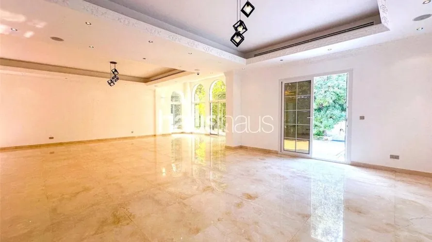 Villa de 6 dormitorios en Emirates Hills, UAE No. 907 № 13