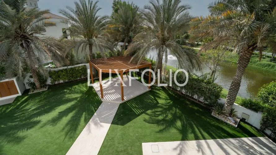 Villa de 6 dormitorios en Jumeirah Golf Estates, UAE No. 993 № 1