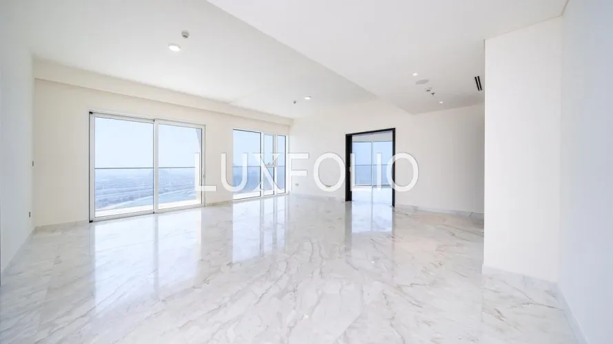 Apartamento de 3 dormitorios en EMAAR Beachfront, UAE No. 999 № 4
