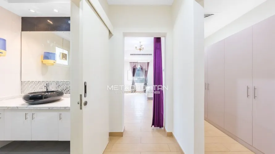 Villa de 6 dormitorios en Al Barsha, UAE No. 1634 № 22