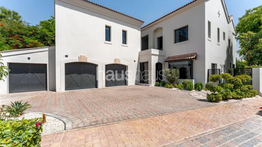 Villa de 5 dormitorios en Jumeirah Golf Estates, UAE No. 946 № 1