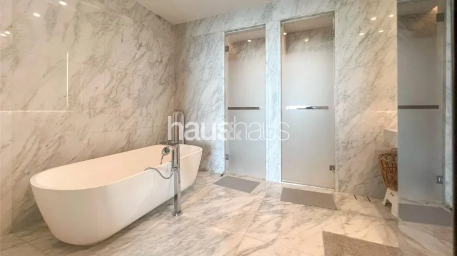 Apartamento de 4 dormitorios en Atlantis The Royal Residences, UAE No. 949 № 11