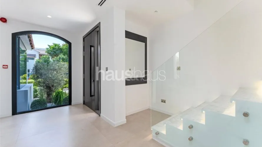 Villa de 5 dormitorios en Jumeirah Golf Estates, UAE No. 946 № 22