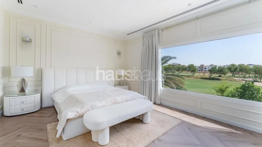 Villa de 5 dormitorios en Jumeirah Golf Estates, UAE No. 946