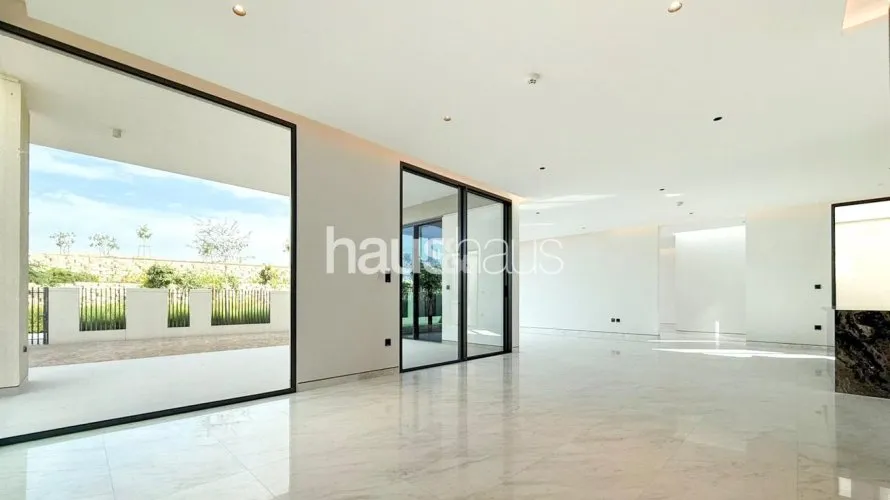 Villa de 5 dormitorios en Harmony, UAE No. 887 № 2