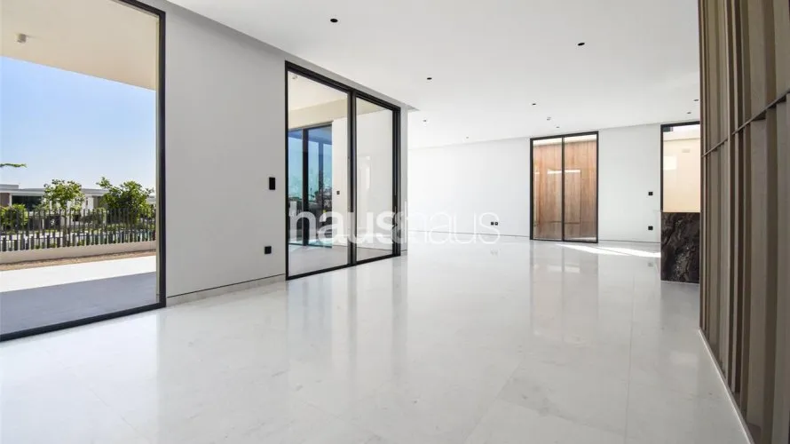 Villa de 5 dormitorios en Harmony, UAE No. 894 № 3