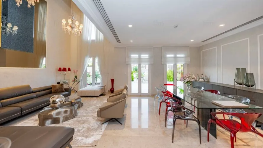 Villa de 3 dormitorios en Dubai, UAE No. 1362
